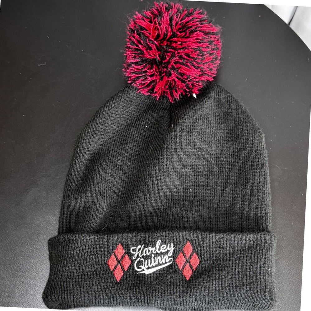Black Harley Quinn (2017) DC Comics Batman Black Red Pom Pom Beanie‎ Hat